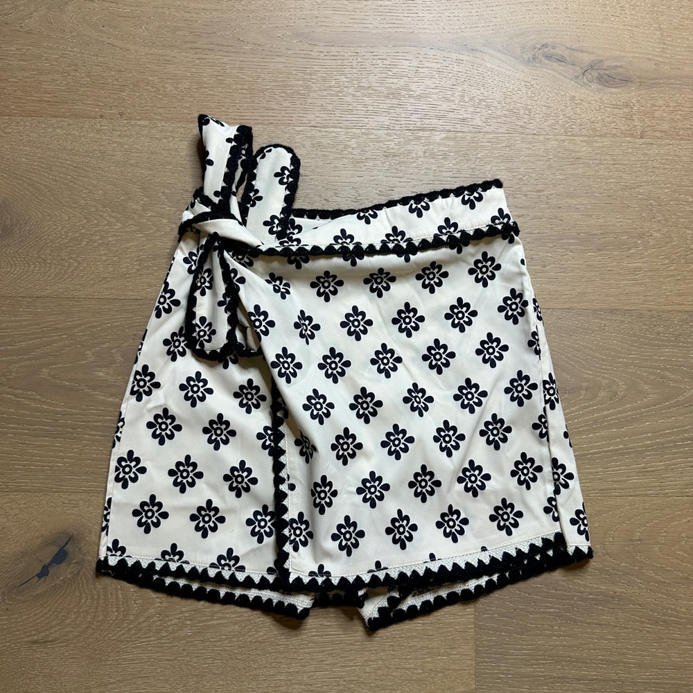 Black and White Floral Patterned Shorts